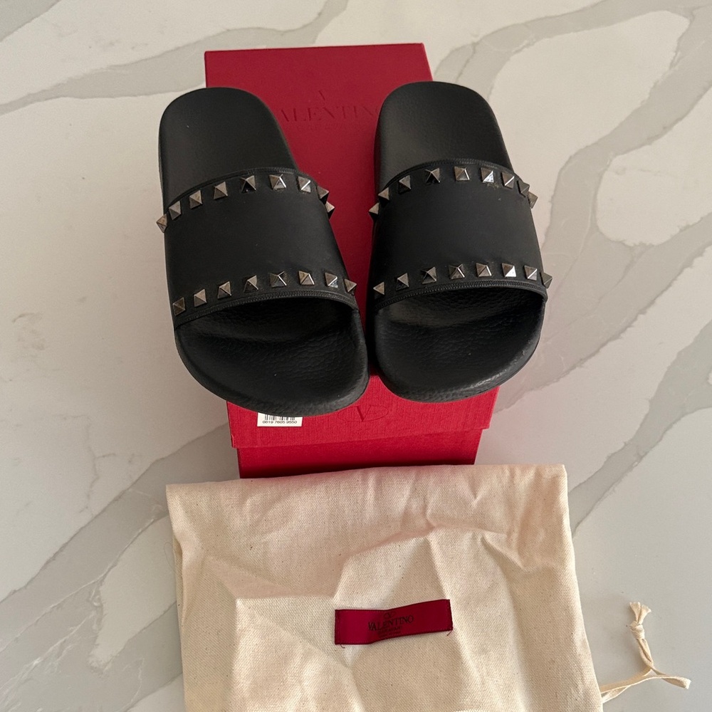 Valentino Black Rockstud slides - size 39
